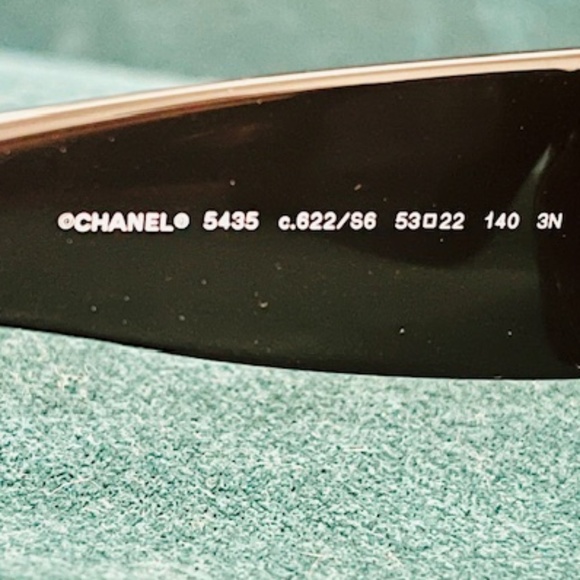 CHANEL SUNGLASSES MUTED GOLD AND BLACK WITH TWEED TEXTURE CC LOGOS - Picture 7 of 10